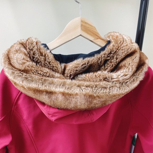 Marmot Furlong Fleece Lined Soft Shell Jacket With Fur Hood (L) - Picture 8 of 10